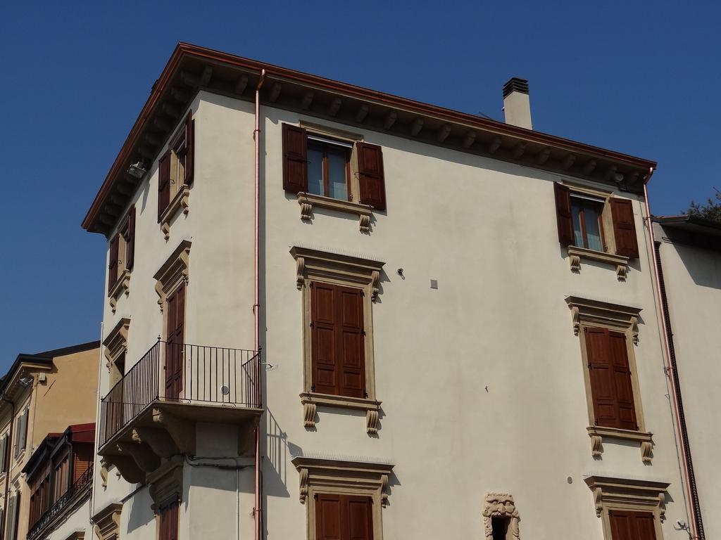 Theater Verona Luxury Apartment Room photo